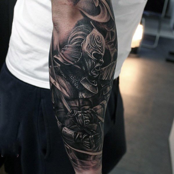 铁血战士纹身   气宇轩昂的铁血战士纹身图案
