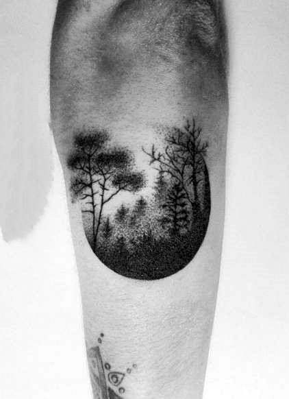 纹身黑色   生命力十足的树木纹身图案