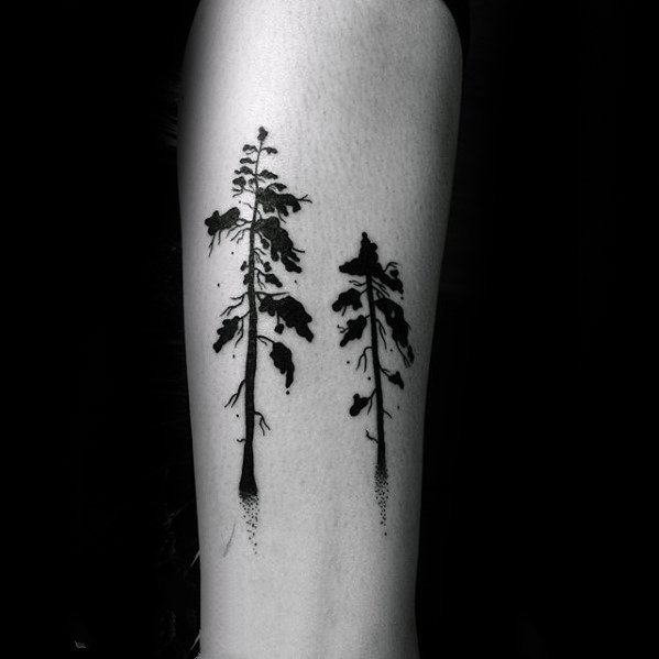 纹身黑色   生命力十足的树木纹身图案