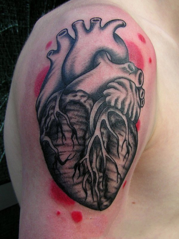 纹身桃心   形态各异的心纹身图案