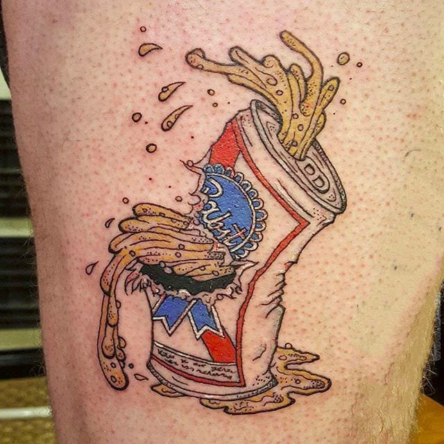 创意情侣纹身  手臂上彩色的啤酒瓶创意情侣纹身图案