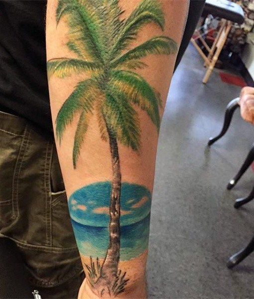 棕榈树纹身图案  绿树成荫的棕榈树纹身图案