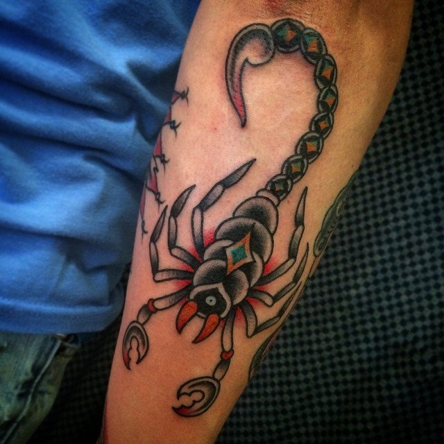 蝎子图片纹身  多款技巧性十足的蝎子纹身图案