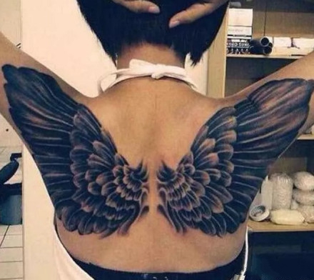 来自国外的一组漂亮翅膀纹身图案图片