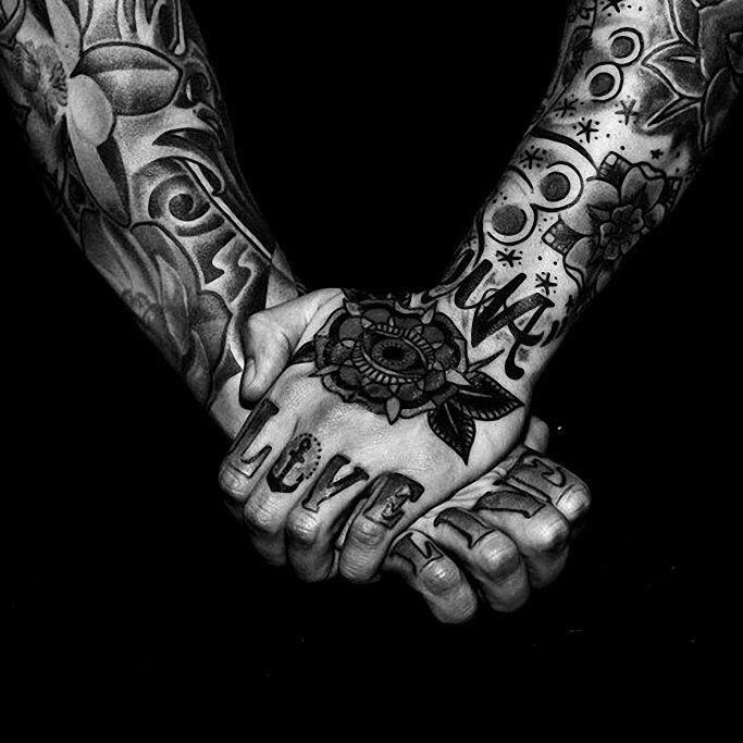 一组国外精美的手指手背纹身图案摄影作品图片