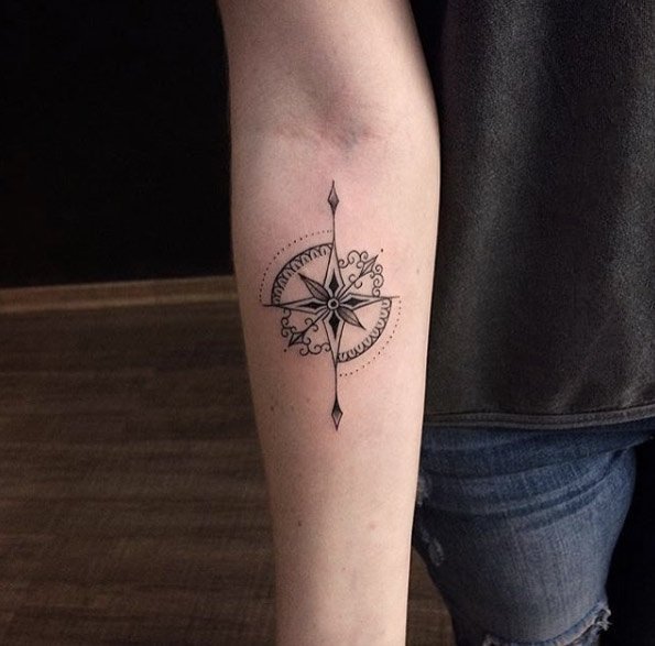 纹身指南针 别致的几何元素指南针纹身图案