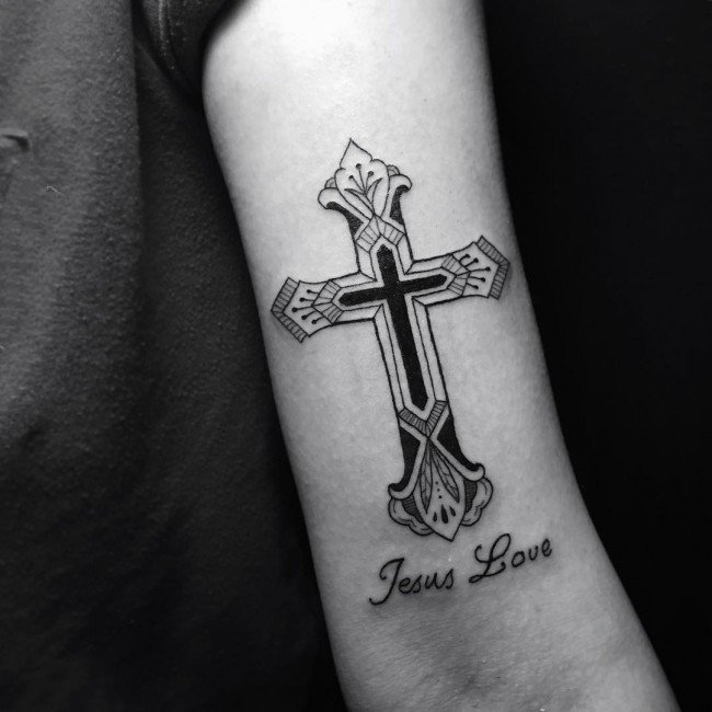 神圣庄重的经典十字架创意文艺纹身图案