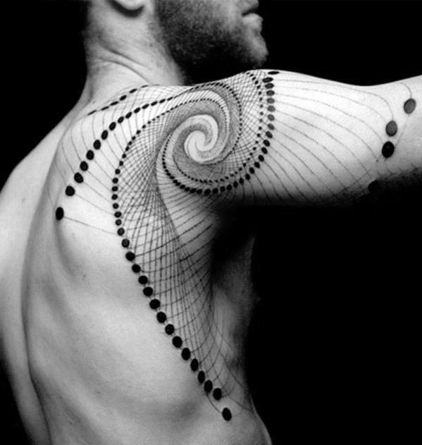 纹身背部   抽象而又动感的背部纹身图案