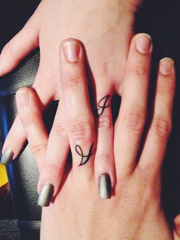 情侣纹身戒指   代表着承诺的情侣戒指纹身图案