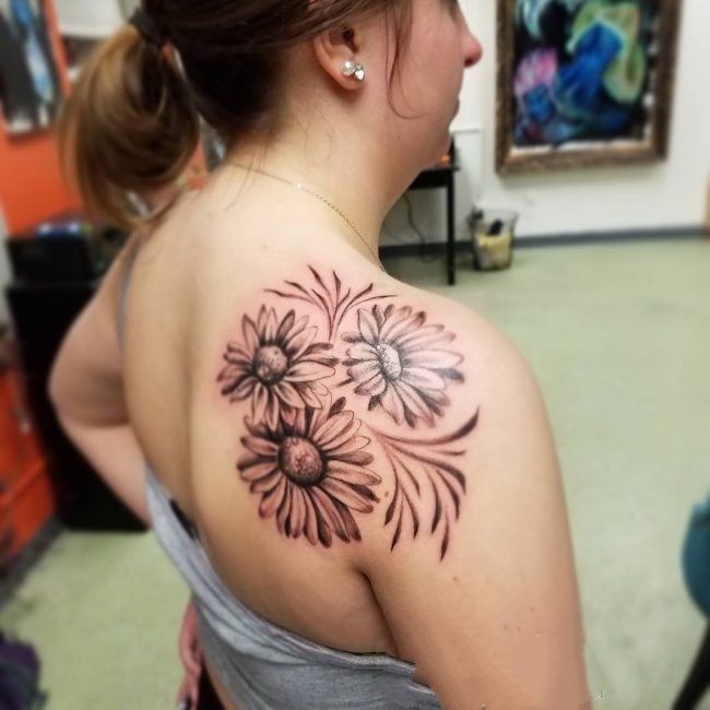 纹身图案花朵  美艳而又清新靓丽的花朵纹身图案