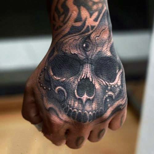 手背纹身   创意写实的手背纹身图案