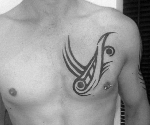 纹身图案胸部男  简洁大方的男生胸部纹身图案
