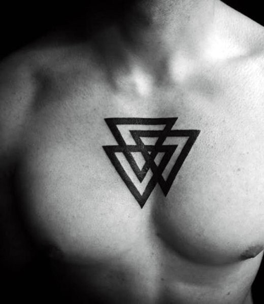 纹身图案胸部男  简洁大方的男生胸部纹身图案