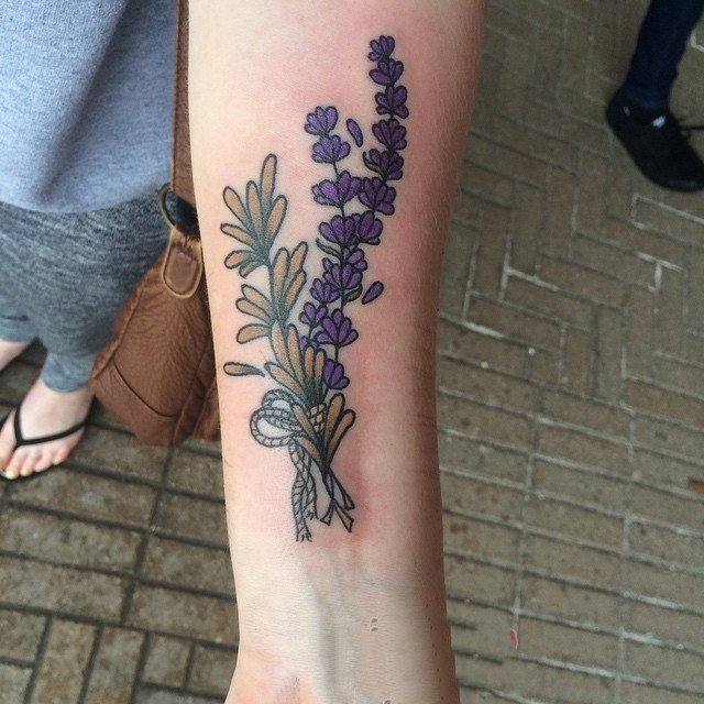 纹身图案花朵  唯美而又靓丽的花朵纹身图案