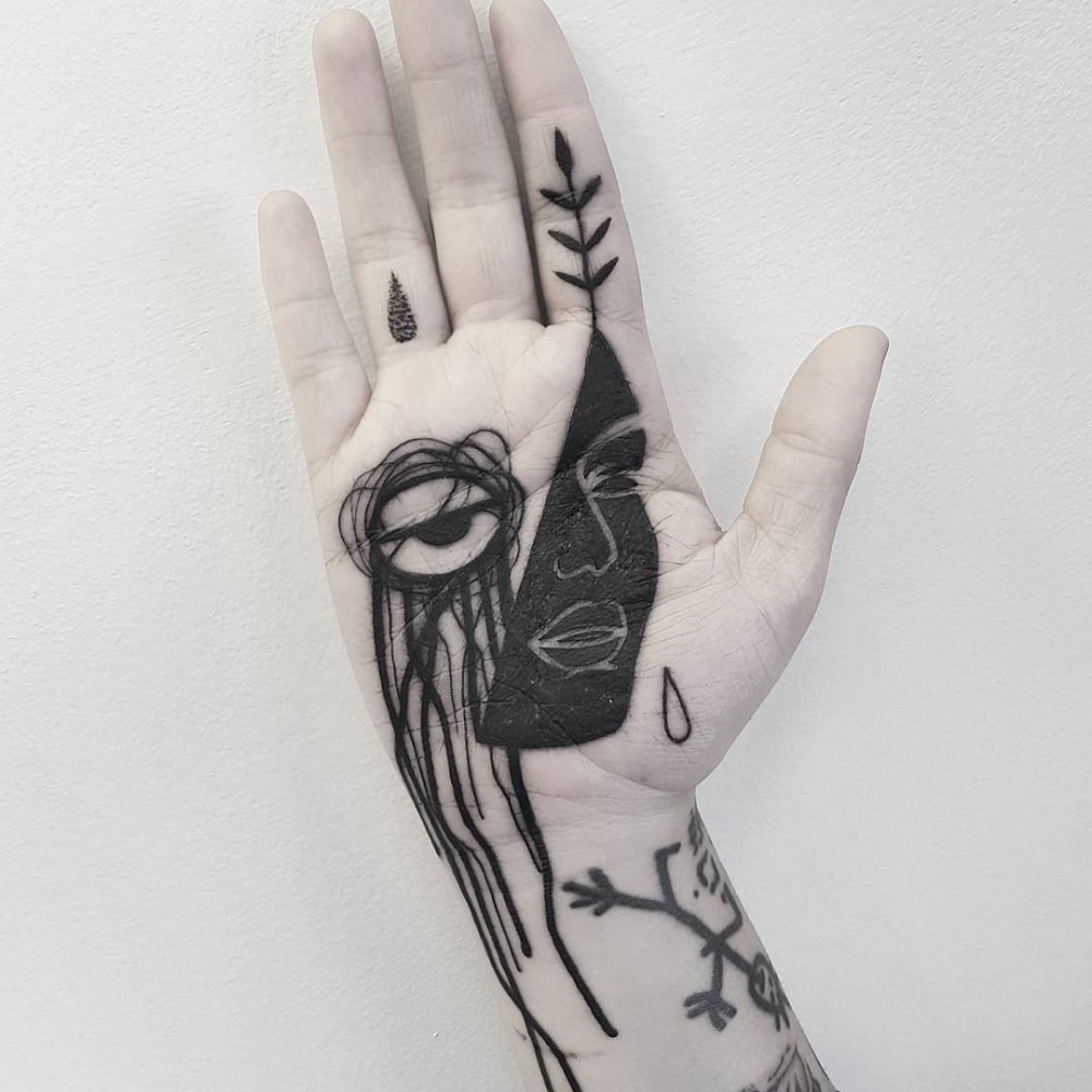 手背上纹身图案    手背上素描纹身黑白灰风格和彩绘纹身风格的动物纹身及花纹身图案