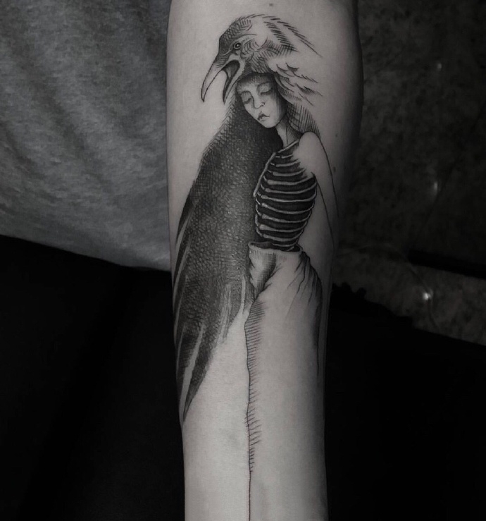 手臂插画纹身_9张黑灰手臂上的插画纹身图案作品图片