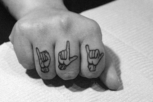 纹身简单  形象而又有趣的手势纹身图案