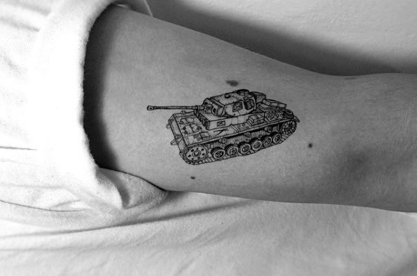 霸气纹身图案-9张霸气十足的坦克纹身图片