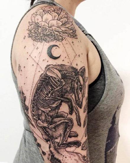 动物纹身-美国纹身艺术家Pony Reinhardt的作品兔子纹身图片