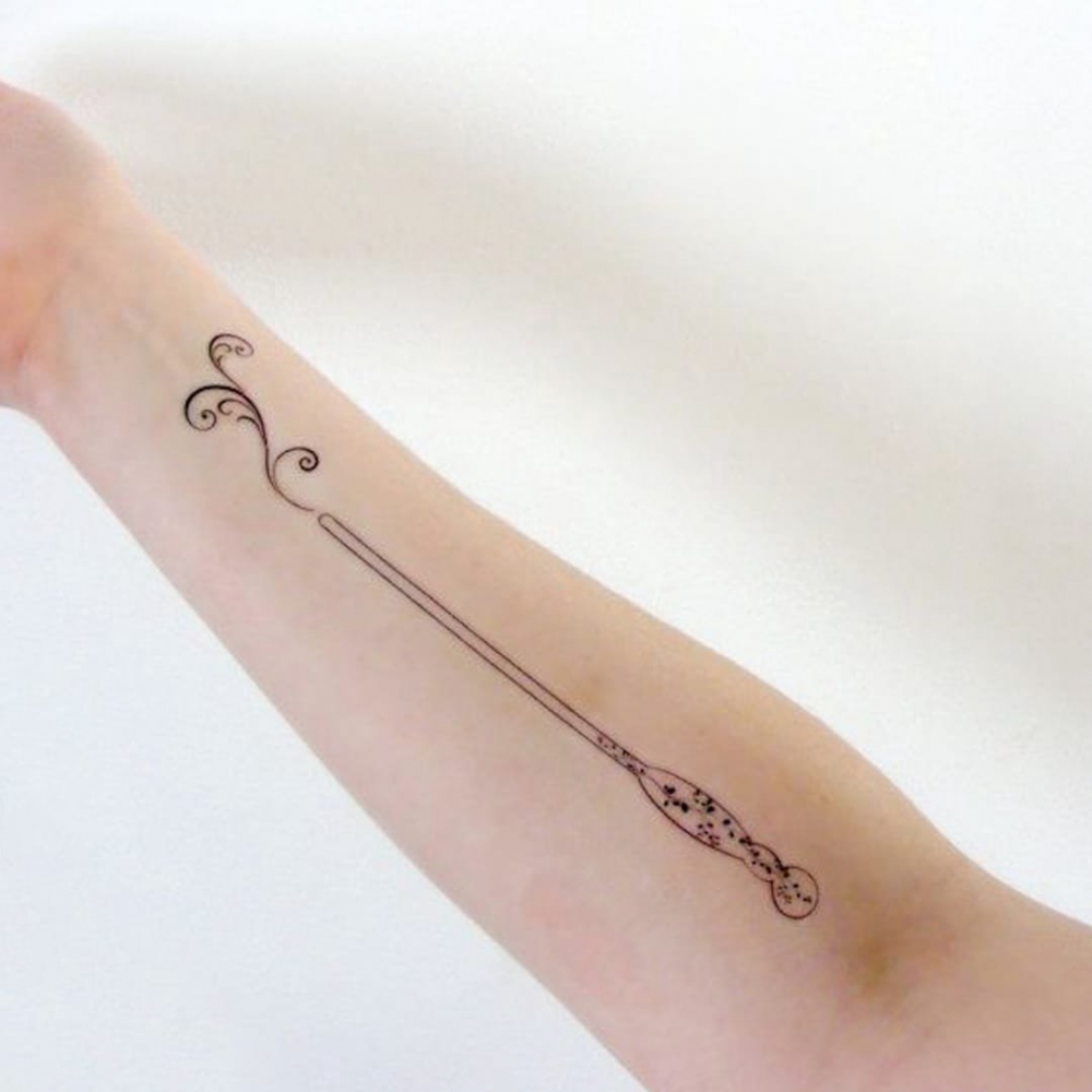欧美纹身图片-欧美被哈利波特的魔杖施加魔法的纹身图案
