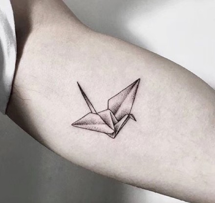 千纸鹤纹身图案-听说折满一千个千纸鹤可以实现愿望的纹身图片