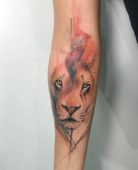 几张重彩色的漂亮狮子纹身图案作品