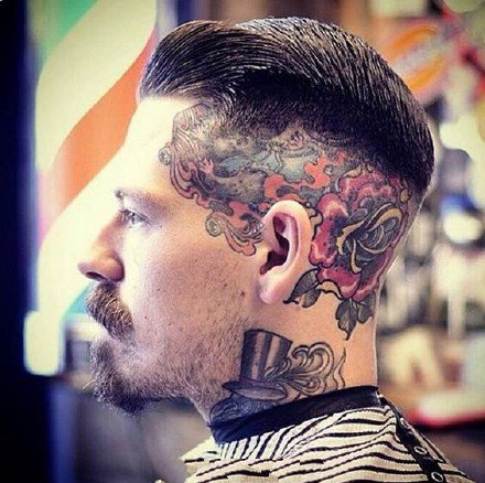 发间纹身--男性头部帅气的发间纹身图案欣赏
