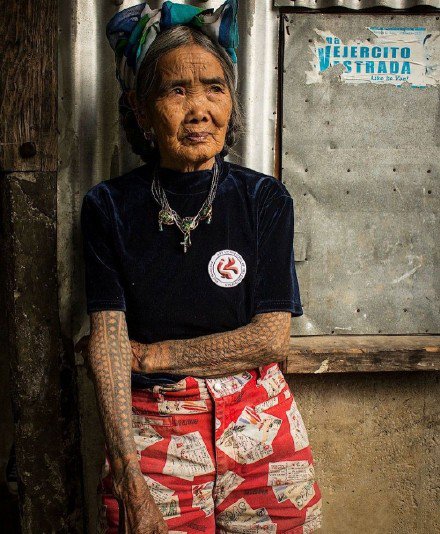 菲律宾101岁纹身艺术家奶奶whangod