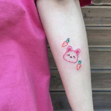 女孩子喜欢的红粉色简约小清新纹身图案