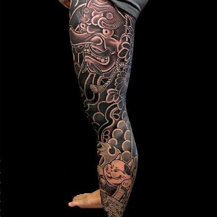 传统风格的一组大花腿纹身图案9张