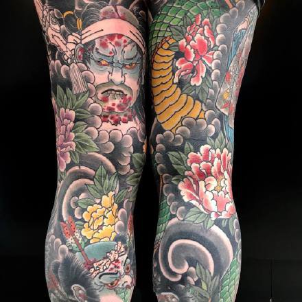传统风格的一组大花腿纹身图案9张