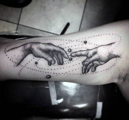 一组两手相对的手势纹身图案欣赏