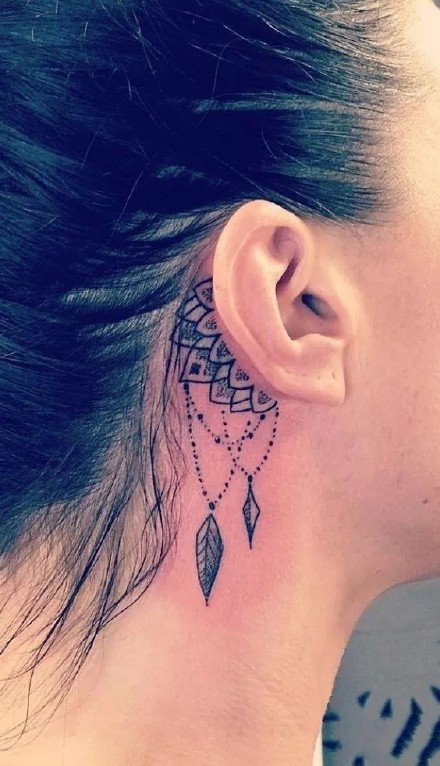 耳朵后面小纹身：9张纹在耳朵后面的小清新纹身图案