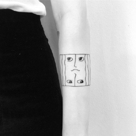 人脸线条纹身：简约抽象风格的一组线条人脸纹身图案