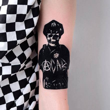 深黑色的一组9张创意骷髅纹身图案欣赏
