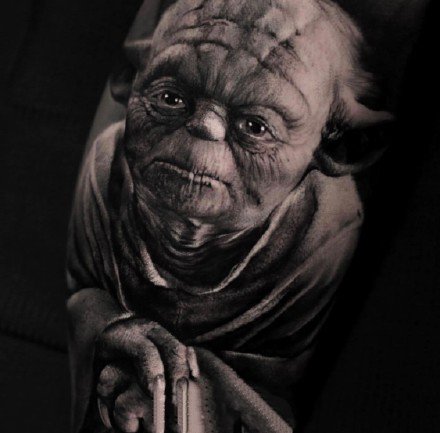 欧美黑灰写实纹身：大臂和大腿上逼真的欧美3d写实纹身图案