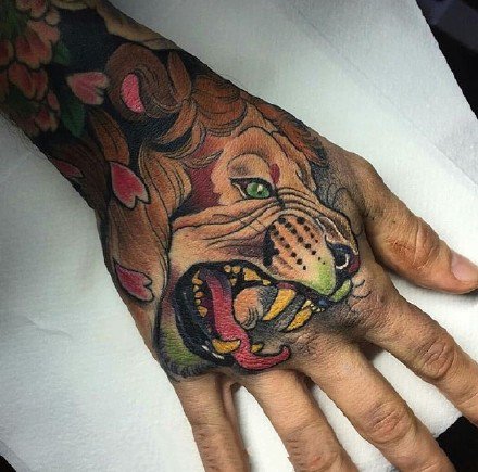 school风格的动物满手背纹身作品图案