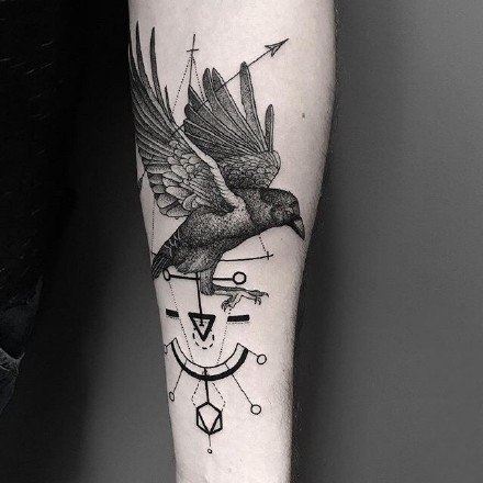 手臂黑灰点刺纹身：黑灰点刺风格的9张手臂纹身图案