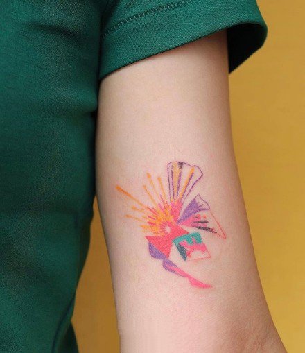 很可爱的一组适合女生的小彩色涂鸦等纹身作品
