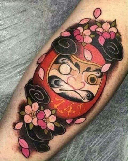 红色调的一组日式达摩蛋纹身作品图案