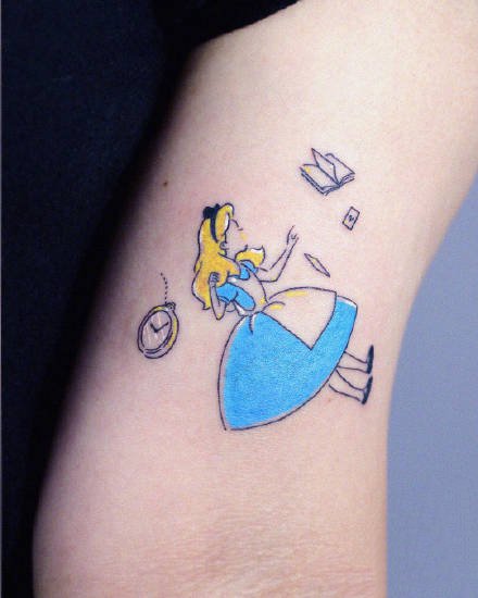 纹在手臂上的一组蓝色系小可爱纹身图片