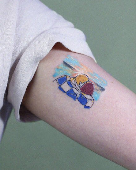 纹在手臂上的一组蓝色系小可爱纹身图片