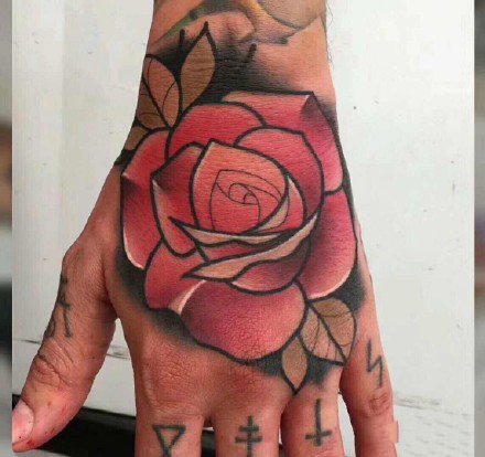 纹在手背的红色school玫瑰纹身作品9张