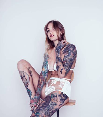 性感的一组国外女模特纹身美女图片欣赏