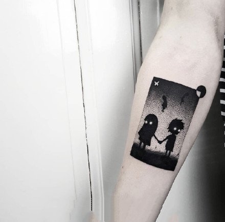 黑灰色调的一组黑色小点刺纹身图案