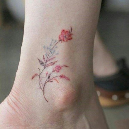 适合女生纹在脚踝处的小清新纹身图片