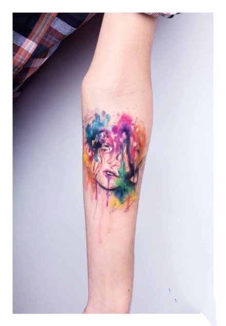 水彩色的一组女孩创意纹身图案欣赏
