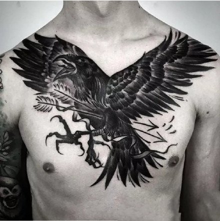 好看的一组大黑色乌鸦纹身作品图案