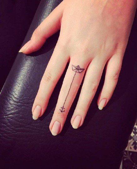 纹在手指上很好看的性感手指小清新纹身图案