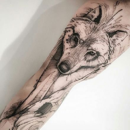 素描纹身：一组黑灰水墨风格的素描动物纹身图案